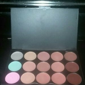 Ultra 15 Shade Eyeshadow Palette